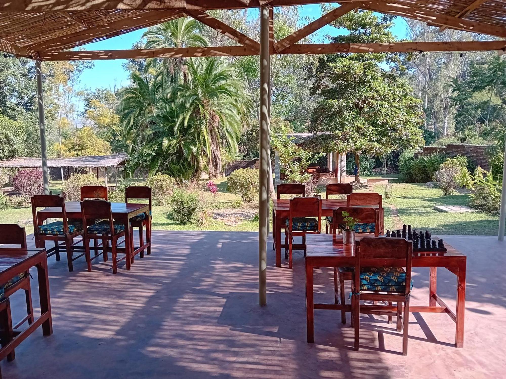 Pakachere Backpackers Lodge Zomba Exterior foto